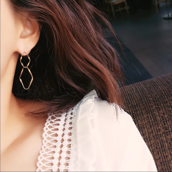 New Alloy Drop Metal Twist Rhombus Geometric Dangl - Picture 2 of 4